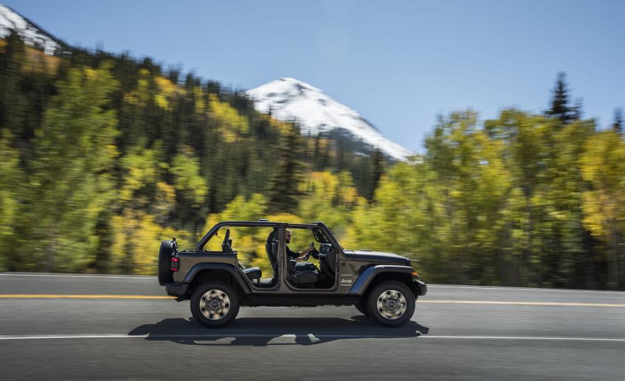  Jeep Wrangler Unlimited Sahara (JL) 2018 года  (NA) (фото 17 из 52)